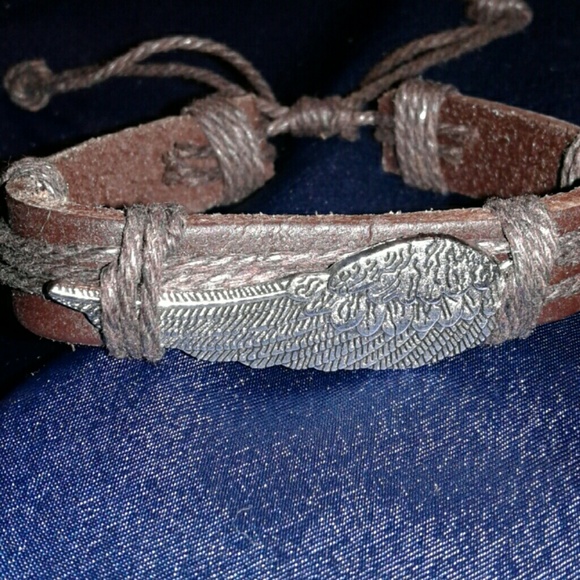 ❤️5/$25. Leather Bracelet With Metal Wing - Picture 2 of 4